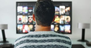 5 Daftar Cara Memindahkan Layar Hp ke TV dengan Kabel dan Tanpa Kabel