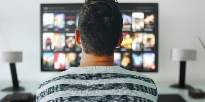 5 Daftar Cara Memindahkan Layar Hp ke TV dengan Kabel dan Tanpa Kabel